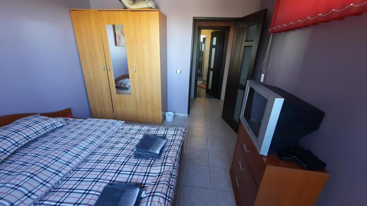 Spacious, Modern Condo In New Villa - Sleeps 6 Bukarest Exterior foto