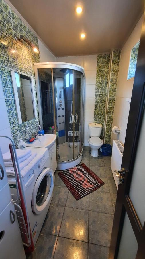 Spacious, Modern Condo In New Villa - Sleeps 6 Bukarest Exterior foto