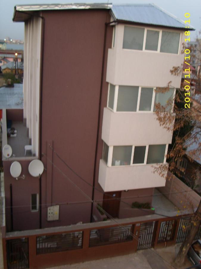 Spacious, Modern Condo In New Villa - Sleeps 6 Bukarest Exterior foto