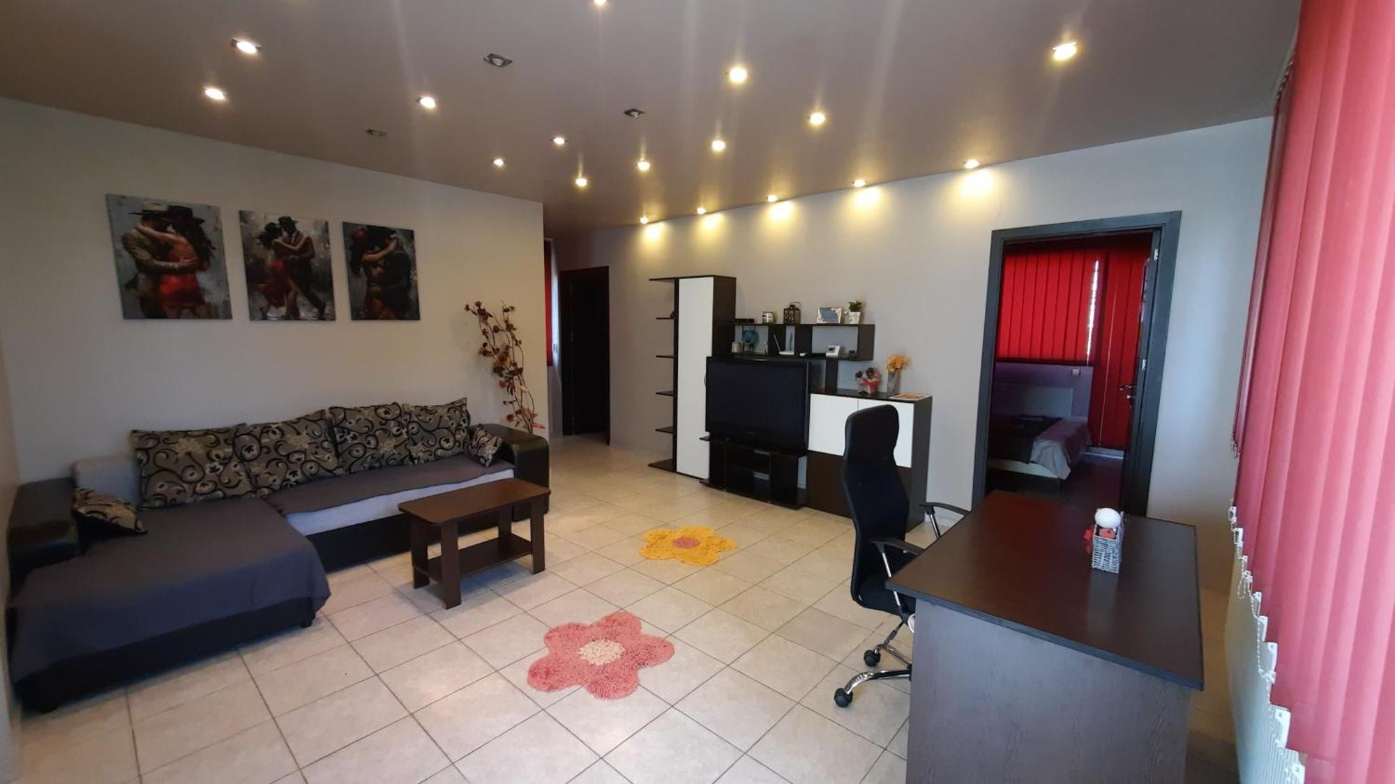 Spacious, Modern Condo In New Villa - Sleeps 6 Bukarest Exterior foto
